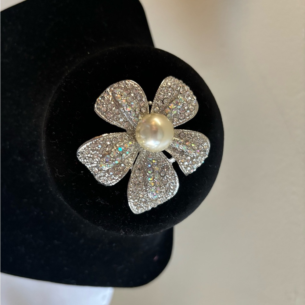 Premiere Designs flower and faux pearl brooch